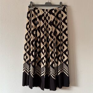 GUCCI 2016 Alessandro Michele Cream and Black patterned pleated silk skirt